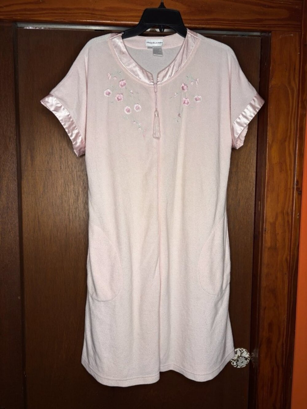 Miss Elaine Robe M Zip Front Smocked Floral Embroidery Short Sleeve Pink Satin